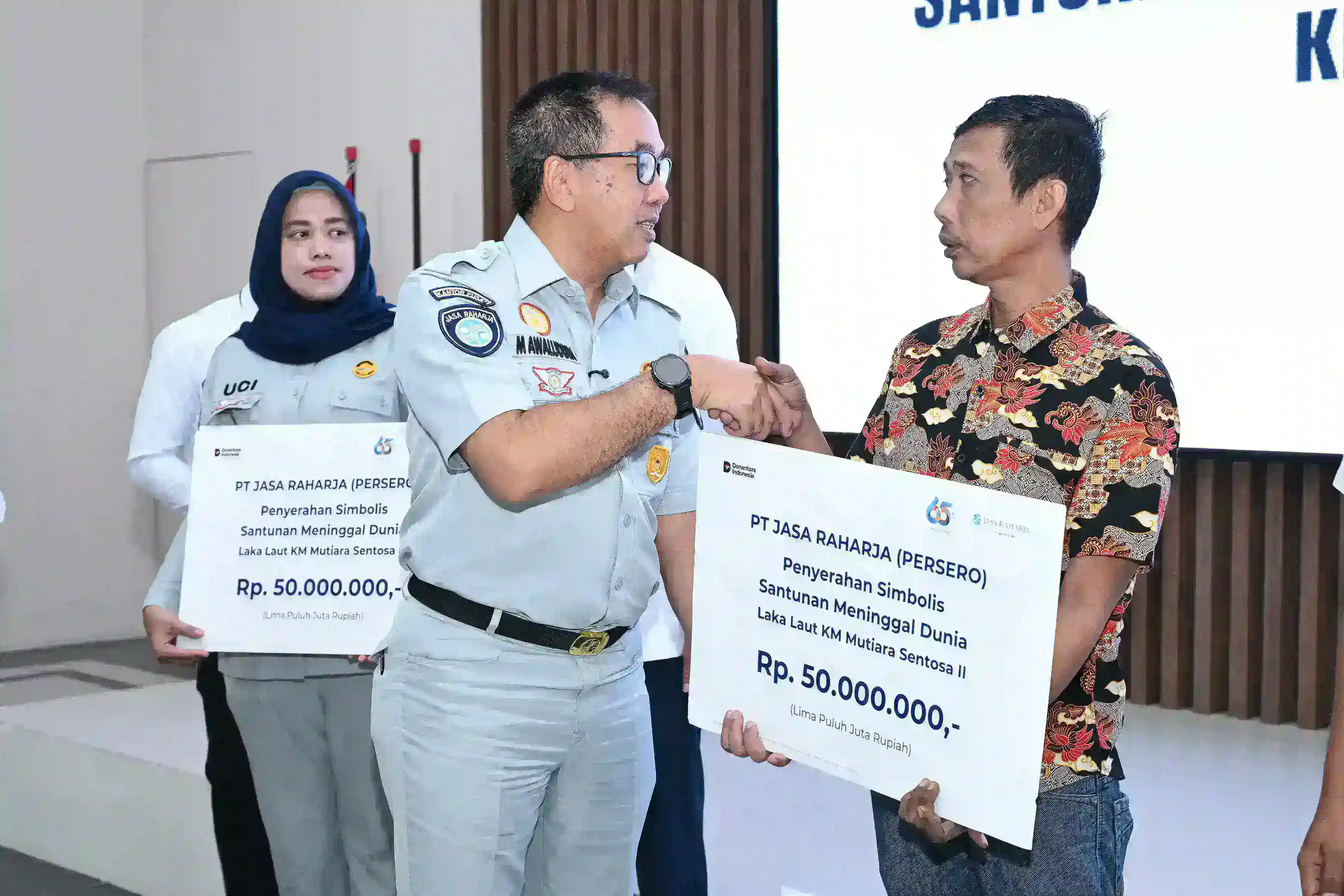 Jasa Raharja Serahkan Santunan kepada Ahli Waris Korban Kebakaran KM Mutiara Sentosa II