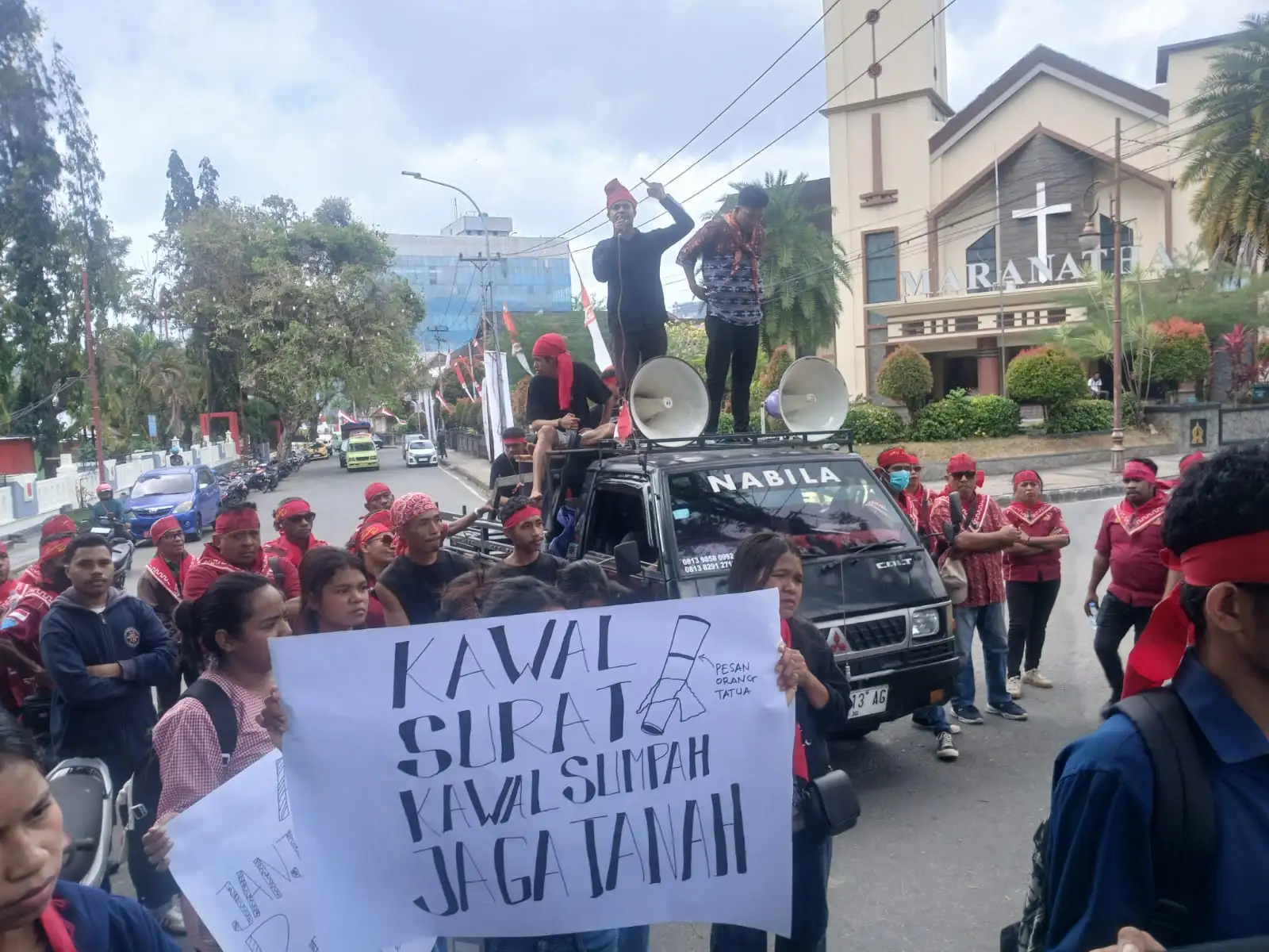 Kementerian Kehutanan  ‘Rampok‘ Hutan Adat Untuk Taman Nasional  Manuella,  Masyarakat  Demonstrasi Minta Kembalikan Warisan  Para Leluhur
